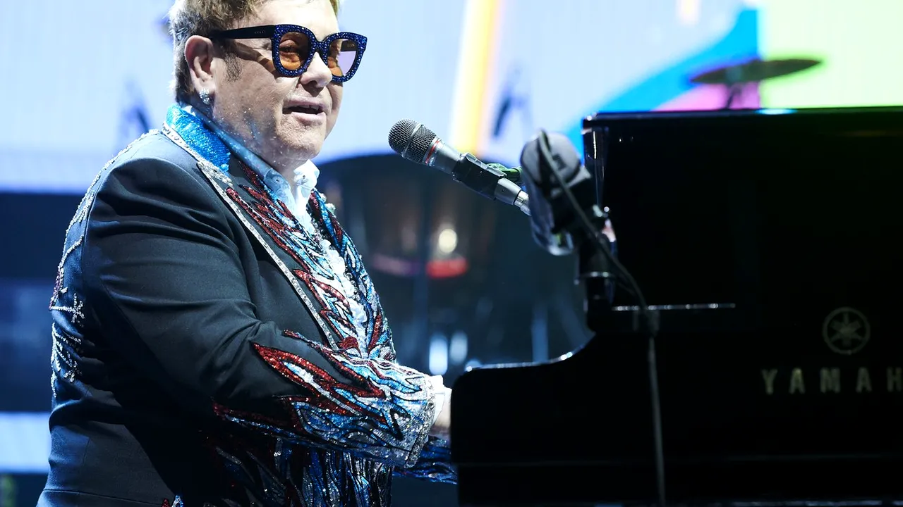 VIDEO: Elton John şi-a întrerupt un concert în Noua Zeelandă şi a părăsit scena foarte supărat. Ce le-a explicat fanilor 