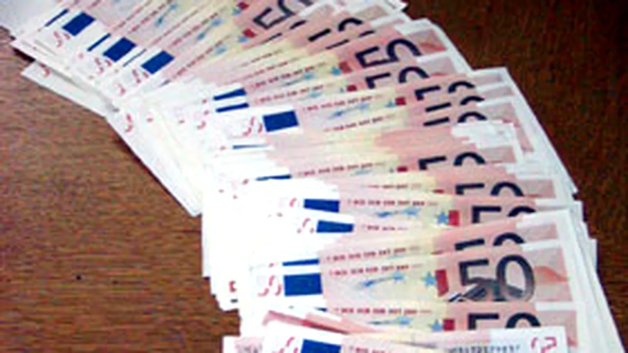 Euro a depăşit pentru prima dată nivelul de 1,5 dolari/euro