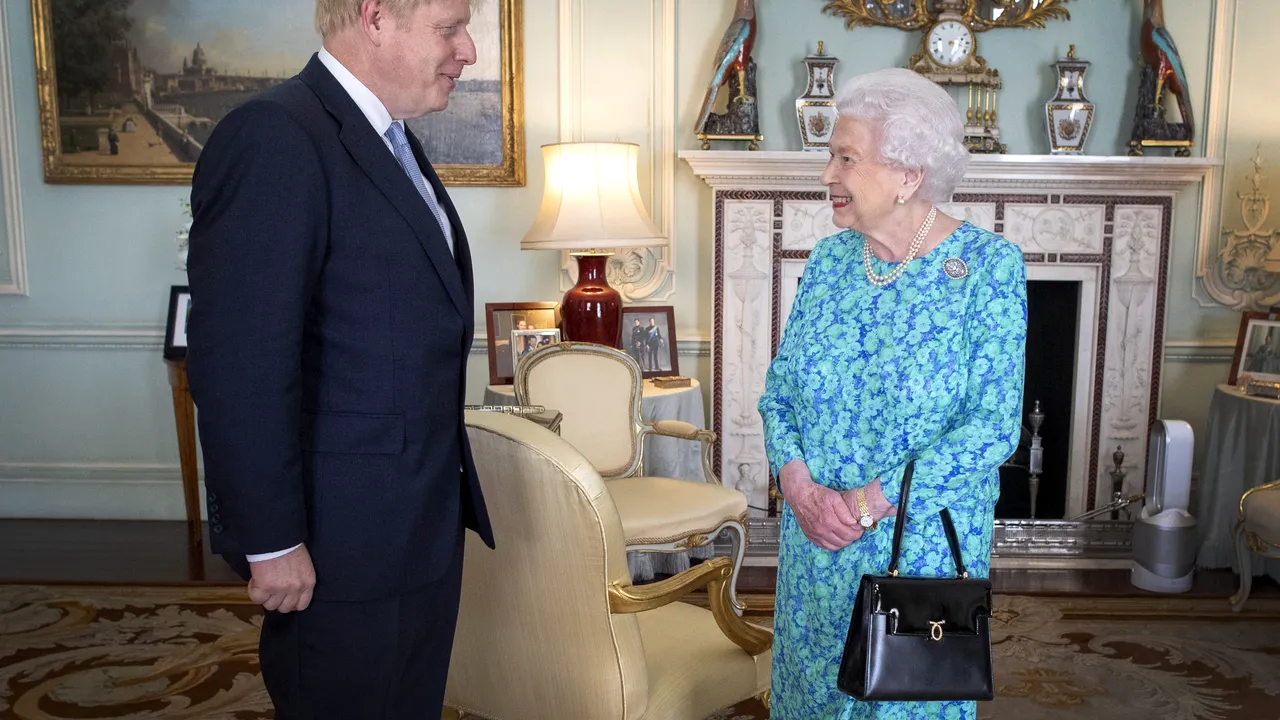 Discuţii între Johnson şi regina Elizabeth a II-a după decizia Curţii Supreme: Premierul a refuzat să dezvăluie conţinutul conversaţiei