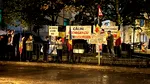 „Dosar fabricat, Călin nevinovat”: 30 de manifestanți scandează la Arestul Central
