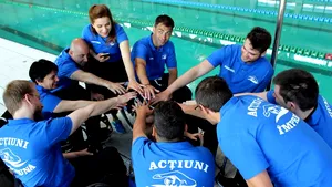 Maratonul celor 24 ore de înot, gata de start. Una dintre cele 20 de echipe participante are în componenţă şase persoane cu dizabilităţi