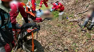 Bistrița-Năsăud: Tânăr de 19 ani, mort după ce a căzut cu motocicleta într-o prăpastie