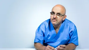 Dr. Alin Popescu: „Adicțiile sunt înlănțuite! Când prevenția a eșuat, o dependență o atrage pe alta și foarte greu mai poate fi oprit acest cerc vicios.”