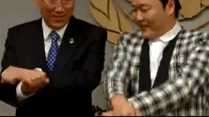 LECŢII de DANS la nivel înalt. Secretarul general ONU a învăţat mişcările Gangnam Style. Întâlnirea celor mai faimoşi sud-coreeni - VIDEO