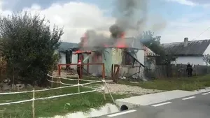 O casă din Bistriţa-Năsăud a fost distrusă într-un incendiu