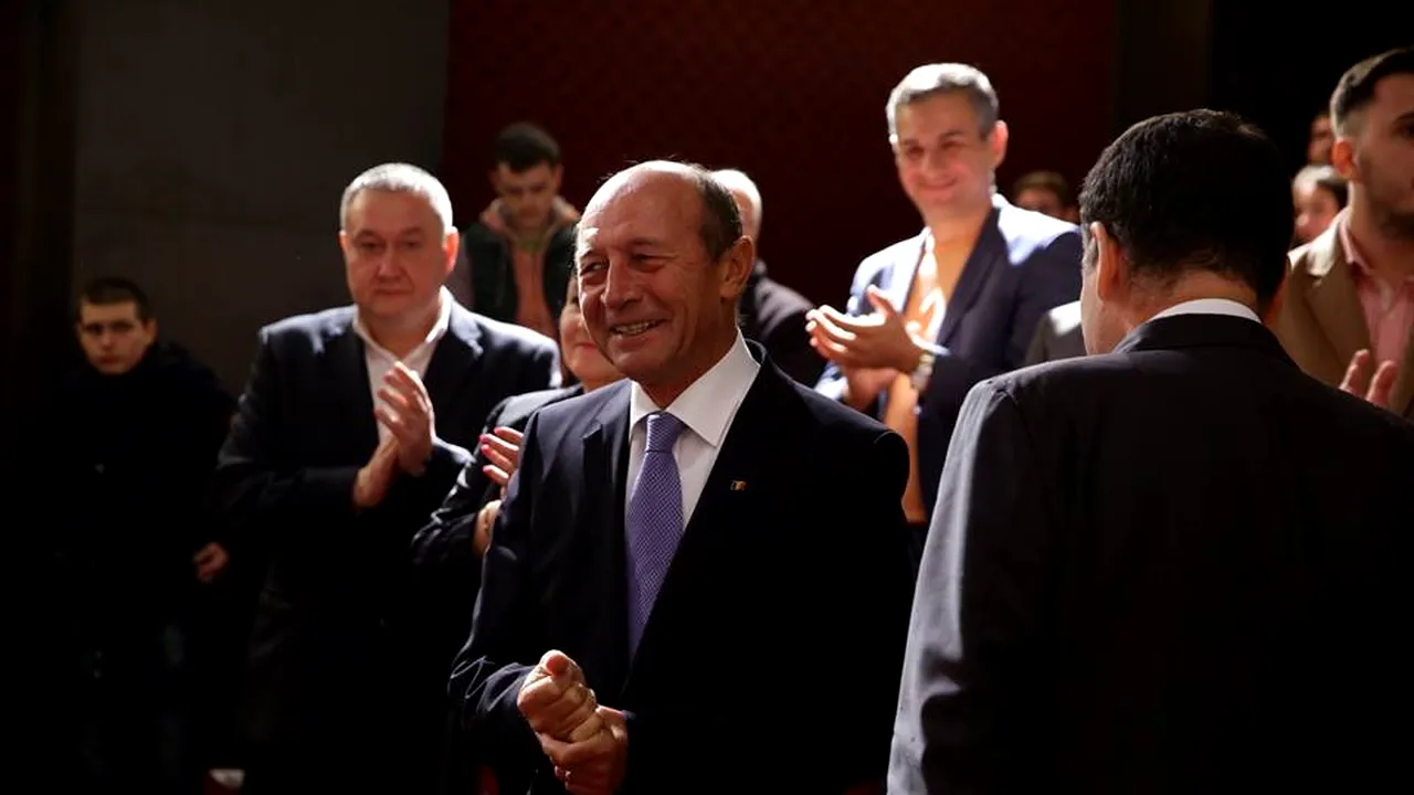 Băsescu: Scamatorul de Teleorman trâmbiţează 