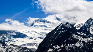 Avalanșă pe ghețarul Stubai: schiori și snowboarderi îngropați sub zăpadă