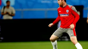 Wayne Rooney ar putea deveni cel mai bine plătit fotbalist din istoria Premier League