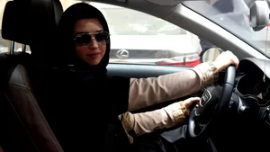În Arabia Saudită, femeile au primit „dezlegare” să conducă taxiuri


