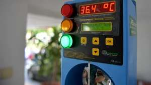 Educaţie în trei culori: Elevii şi profesorii învaţă să se adapteze celor trei scenarii, verde, galben sau roşu. “Este bulversant”