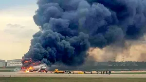 Una din cutiile negre ale avionului care a aterizat forţat la Moscova a fost grav avariată în urma incendiului de la bord