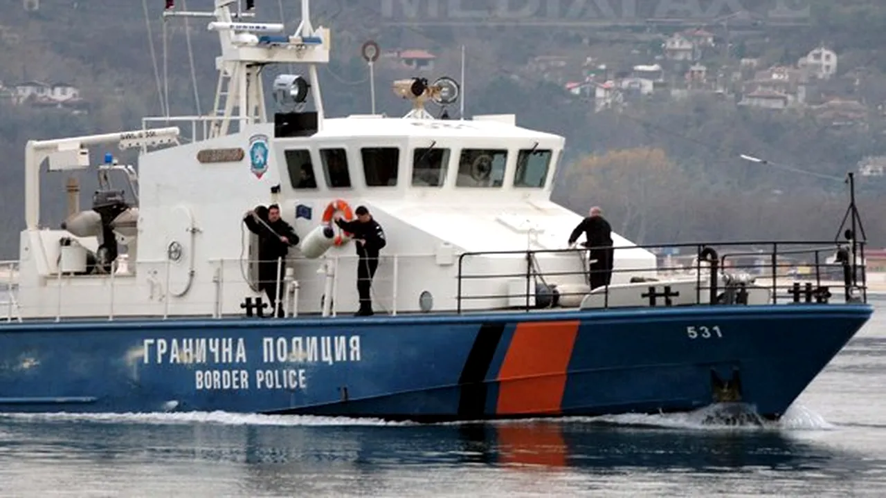 Poliţia bulgară a reţinut 60 de refugiaţi pe un iaht furat care se îndrepta spre România