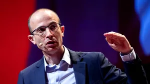 Yuval Noah Harari: Lumea după coronavirus. Furtuna va trece, omenirea va supravieţui, dar vom locui într-o lume diferită