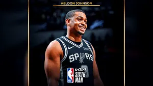 Keldon Johnson i se alătură legendarului Manu Ginobili, primind premiul de „rezerva anului” în NBA