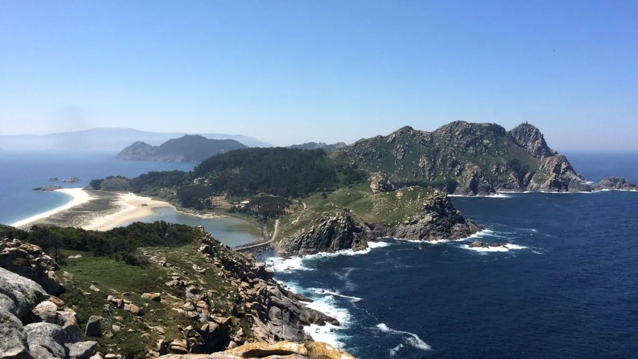 Una dintre cele mai frumoase plaje din lume se află într-un arhipelag european, complet necunoscut turiștilor