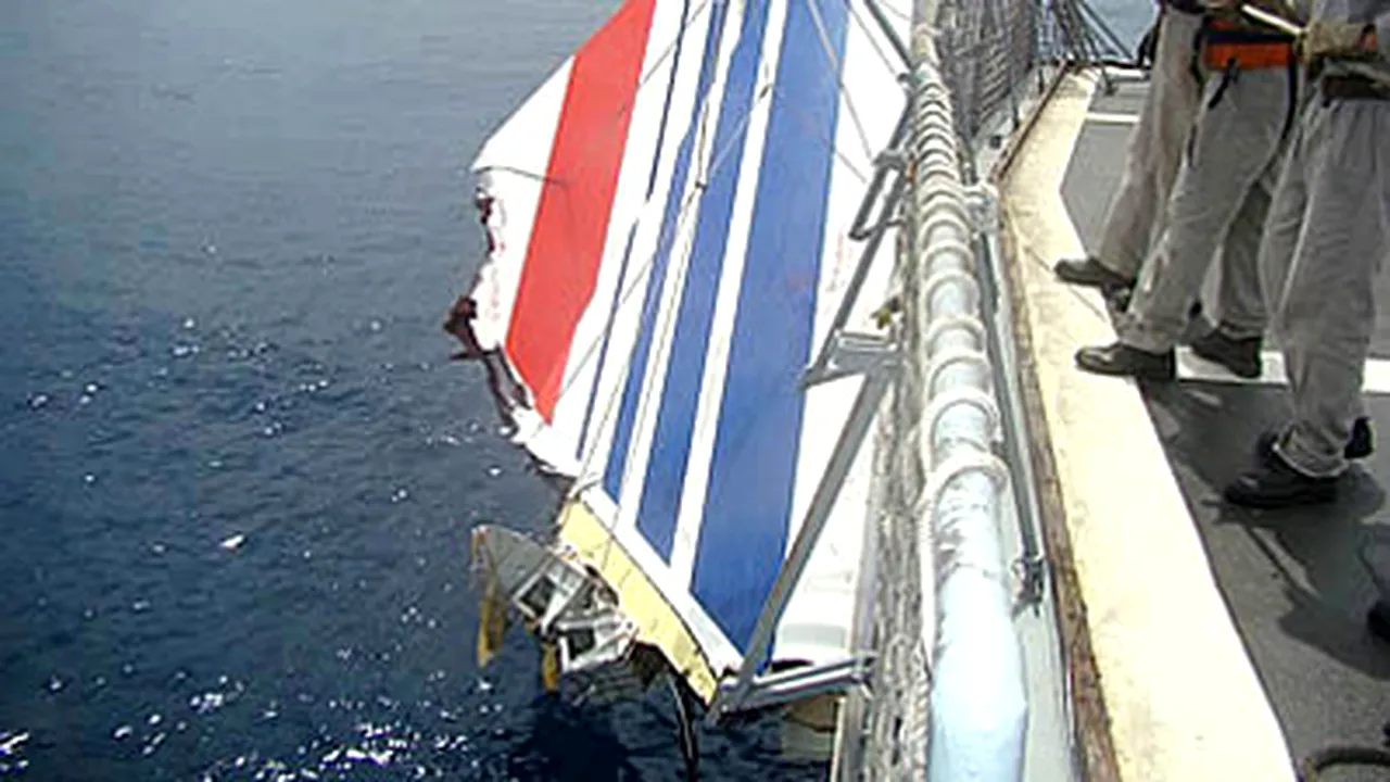 44 de cadavre ale victimelor zborului Air France au fost recuperate - VIDEO
