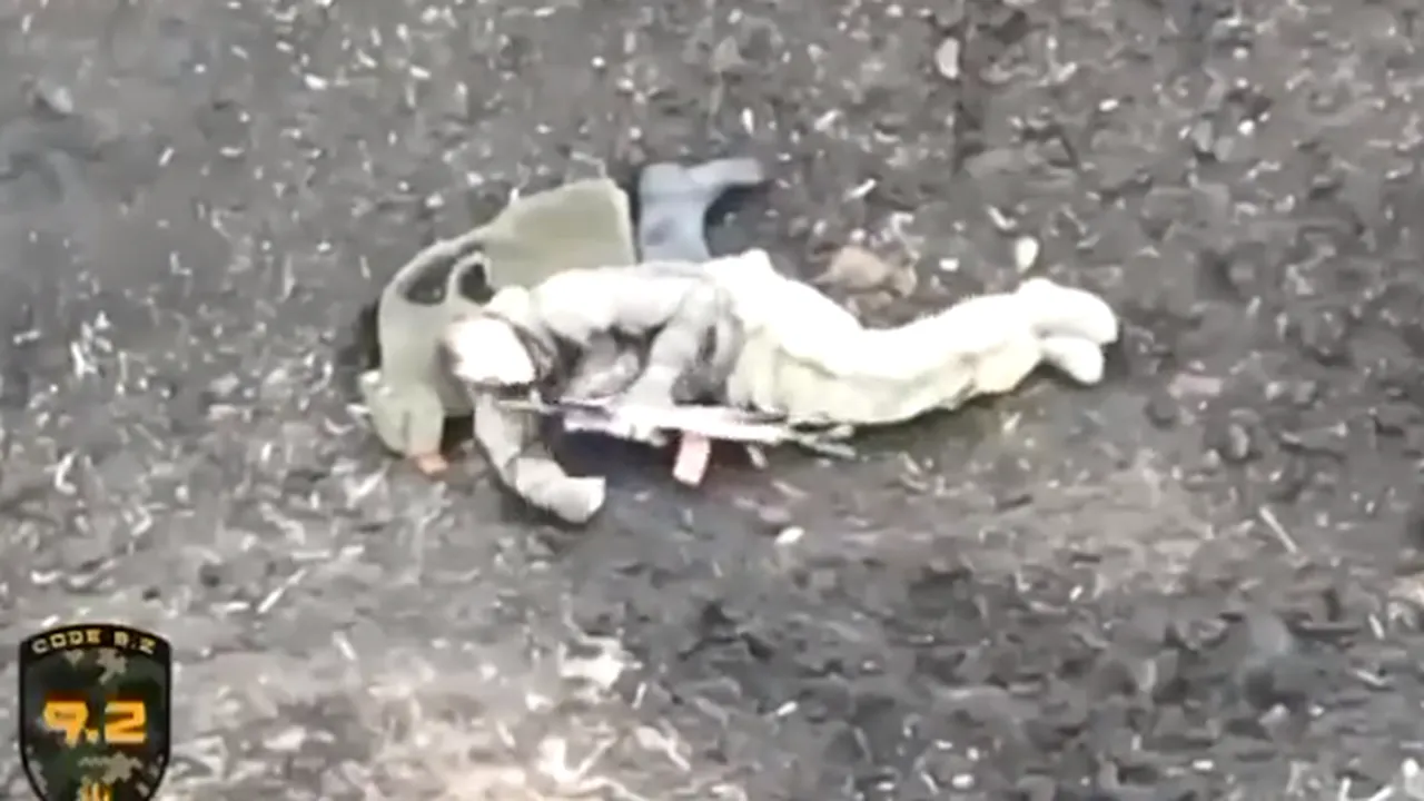 Un soldat rus se sinucide în tranşee. Imaginile groaznice ale războiului