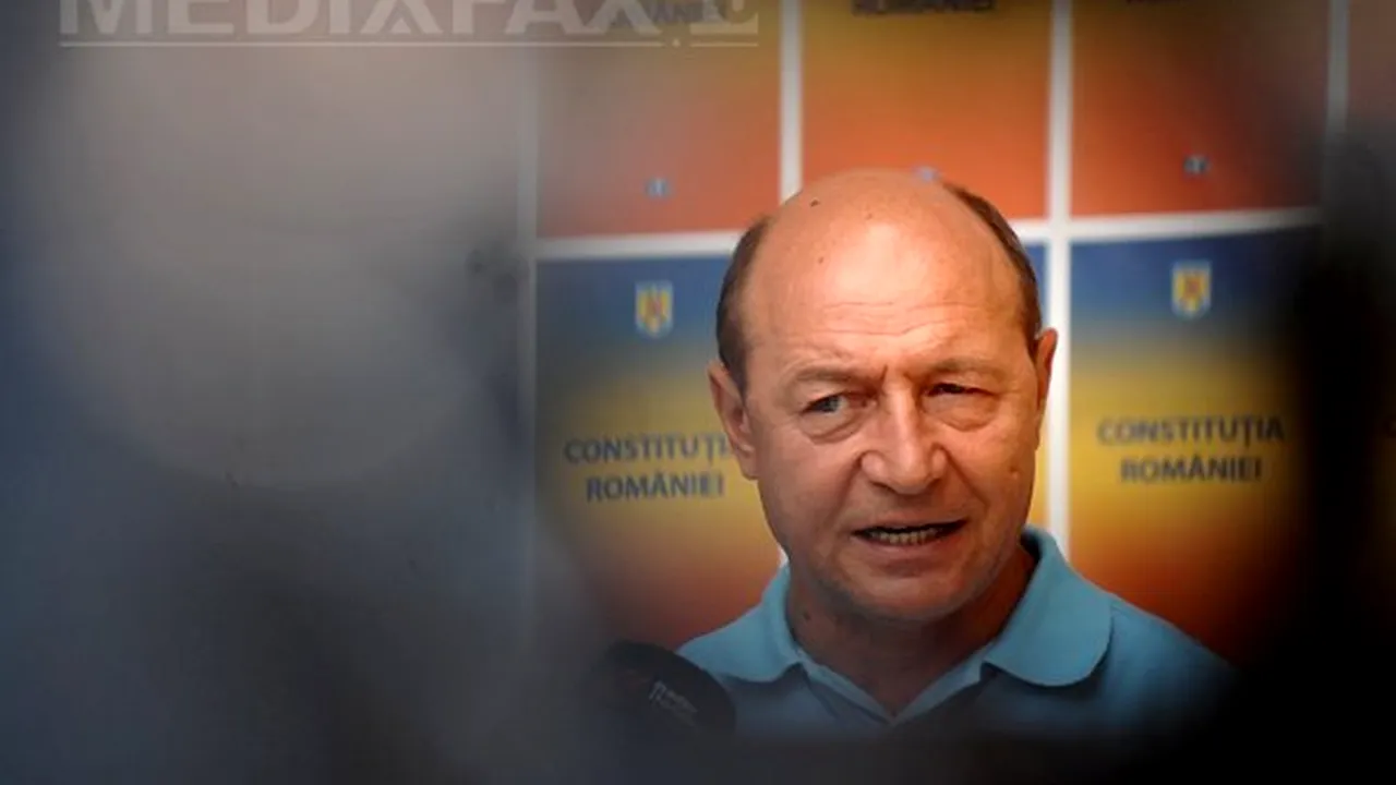 Băsescu: Primarii să nu intre într-un joc din care ieşirea nu poate fi decât într-o celulă