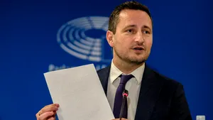 Nicu Ștefănuță cere majorarea bursei sociale pentru studenți la minimum 1.050 de lei. Ce alte măsuri solicită Ministerului Educației