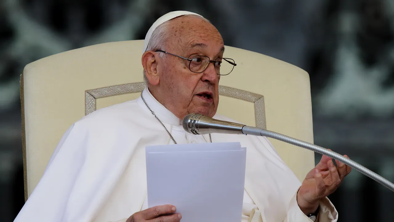 Papa Francisc a folosit un cuvânt vulgar în italiană la adresa comunităţii LGBT - presa italiană