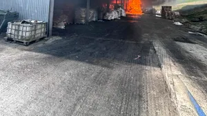 Incendiu cu degajări mari de fum la o hală din județul Sălaj. A fost emis mesaj Ro-Alert