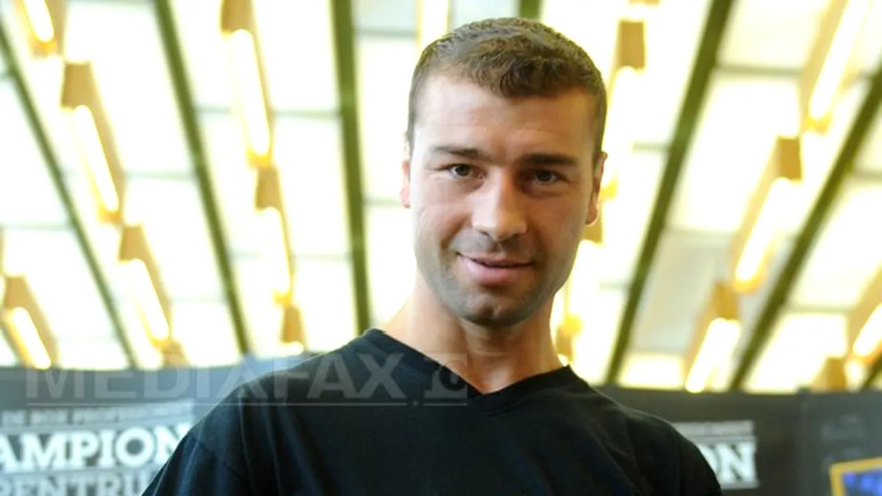 Aproximativ 200 de persoane la antrenamentul lui Lucian Bute dintr-un centru comercial