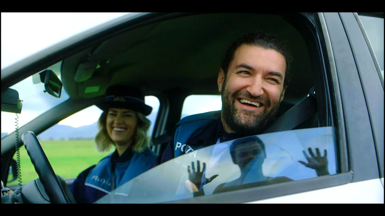 Smiley şi realizatorii muzicii din comedia „Oh, Ramona!” vor o compilaţie cu coloana sonoră a filmului