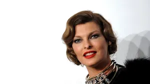 Soţul Salmei Hayek are un copil cu Linda Evangelista