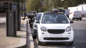A primit șase amenzi pentru viteză, dar mașina îi era parcată. Misterul unui radar