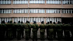 Crimeea: Miliţiile proruse au preluat controlul aeroportului Simferopol. Toate zborurile sunt INTERZISE, cu excepţia celor din sau către Moscova