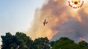Natura s-a dezlănţuit în Italia: furtuni şi inundaţii în Nord, cutremur în Centru şi incendii în Sud