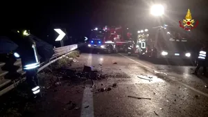 FOTO Opt români, răniţi în urma unui accident rutier în nordul Italiei