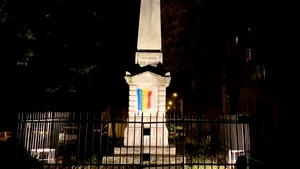 Monumentul Secuilor Martiri din Tg. Mureş a fost vandalizat. Persoane necunoscute au vopsit monumentul cu culorile steagului tricolor