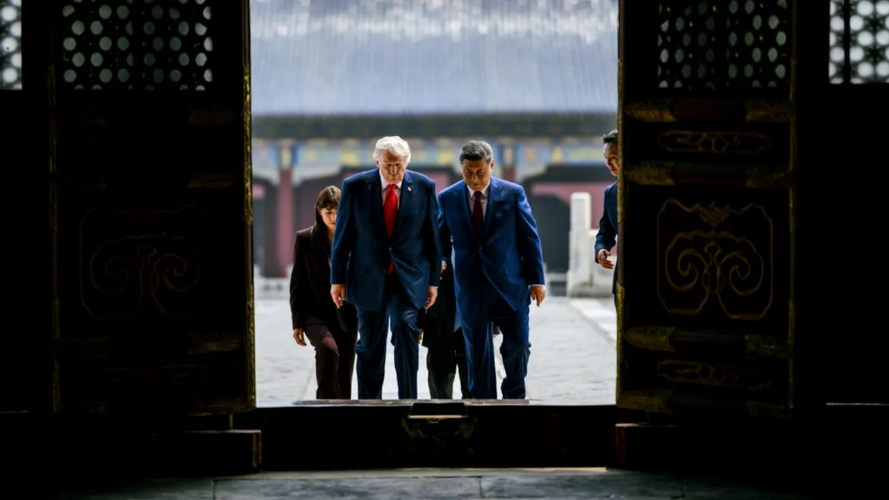 Donald Trump se laudă singur în timpul vizitei la Xi. Cum a ajuns să-i dea dreptate liderului chinez care a spus că SUA este o 