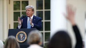 Donald Trump spune că redeschiderea unor state este posibilă luna aceasta: Vârful epidemiei a fost depăşit 