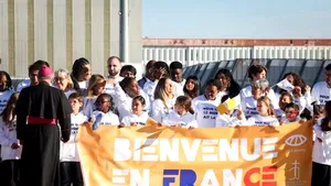 Papa Leon al XIV-lea a ajuns în Franța | Prima zi a vizitei include întâlniri cu Macron, un discurs la UNESCO și o procesiune la Notre-Dame