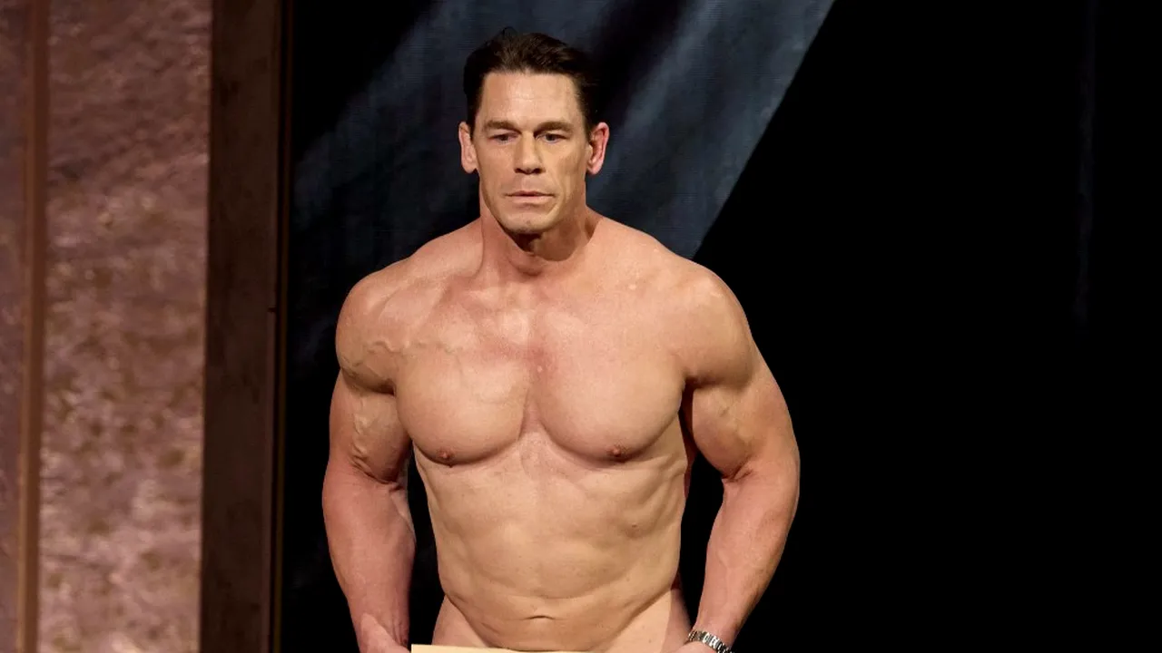 John Cena a apărut complet dezbrăcat pe scena premiilor Oscar. Explicaţia momentului 