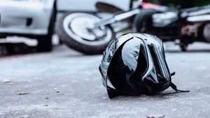 Şeful IPJ Constanţa, rănit într-un accident rutier: A fost lovit de o maşină în timp ce se afla pe motocicletă