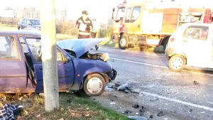 Şapte persoane au fost rănite, printre care şi un copil, în urma impactului dintre două maşini, în Piteşti/ Accident asemănător şi în Olt, unde circulaţia se desfăşoară pe un sens - FOTO