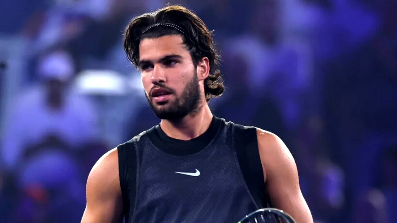 Alcaraz luptă cu Medvedev pentru un loc în finala turneului de la Viena