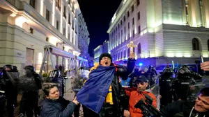 Percheziții la protestatarii violenți din zona sediului BEC