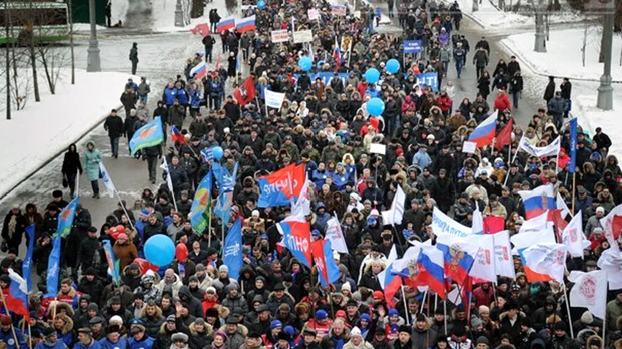 Miting pentru susţinerea lui Putin: Aproximativ 130.000 de persoane manifestează la Moscova. Premierul: Bătălia pentru Rusia continuă, victoria va fi a noastră - FOTO