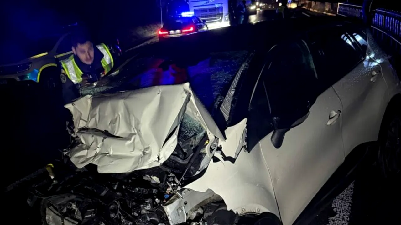 O femeie care a furat o maşină a murit într-un accident, în timp ce era urmărită de poliţie
