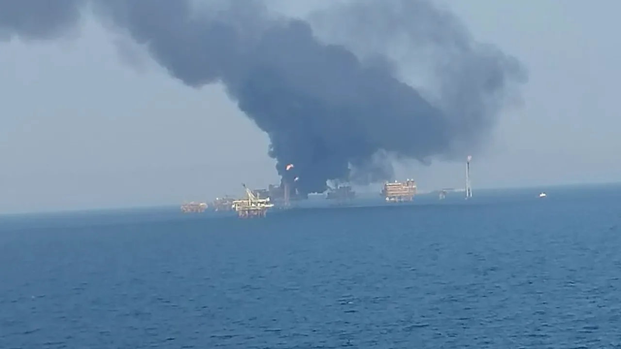 Incendiu uriaş pe o platformă marină din Golful Mexic