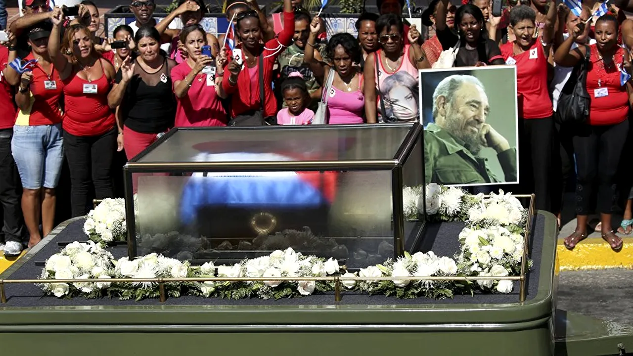 Cenuşa lui Fidel Castro, înhumată într-o ceremonie privată la Santiago de Cuba. Funeraliile au fost conduse de Raul Castro