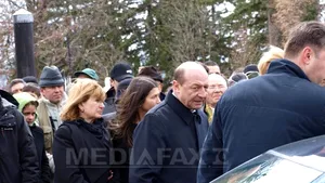 Soacra lui Traian Băsescu a fost înmormântată, la funeralii participând peste o mie de localnici - FOTO