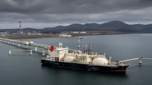 Putin destabilizează piaţa de GNL. Rusia preia controlul deplin asupra proiectului de petrol şi gaze Sakhalin-2