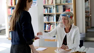 2.000 de elevi şi profesori, testaţi gratuit pentru coronavirus într-un judeţ din România. Când se pot întoarce la şcoală