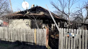 Un bărbat a murit într-un incendiu provocat de o ţigară nestinsă