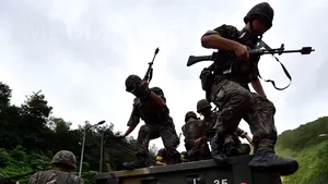 Coreea de Sud desfăşoară exerciţii militare la frontiera intercoreeană